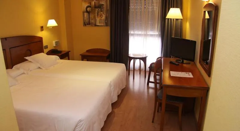 DOUBLE SINGLE USE STANDARD Room, MC Plaza de Santiago, Madrid