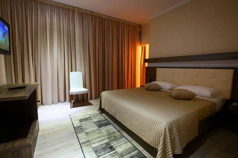 TRIPLE STANDARD Room, Partner, Kavaje