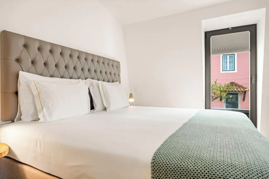 Room, Jardim Da Lapa By Shiadu, Lisbon