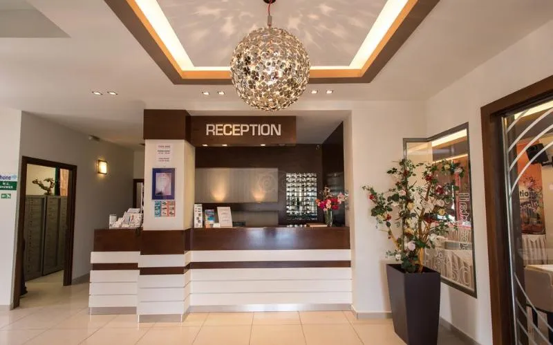 Lobby, Oscar, Zante