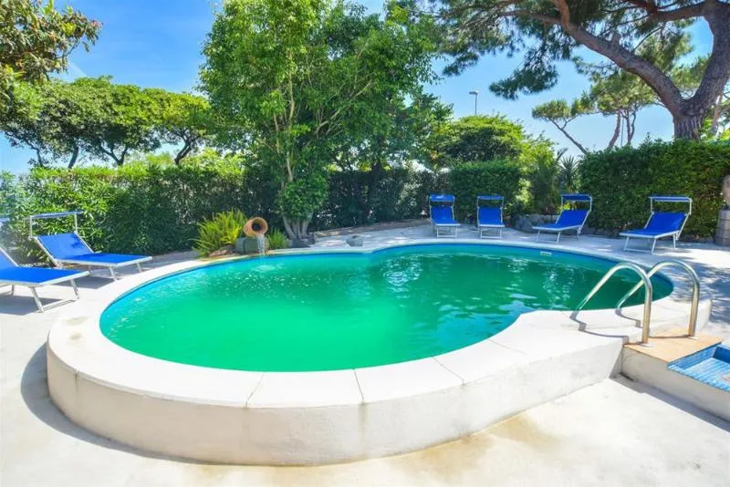 Pool, Albergo Italia, Naples