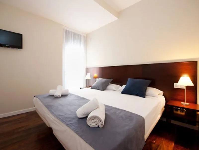 APARTMENT CAPACITY 6 TWO BEDROOMS Room, Zoilo Apartaments Sagrada Familia, Barcelona