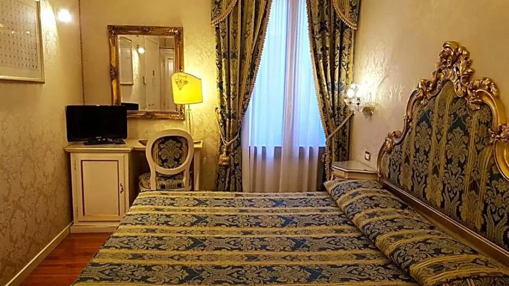DOUBLE STANDARD Room, Casa Pisani Canal, Venice