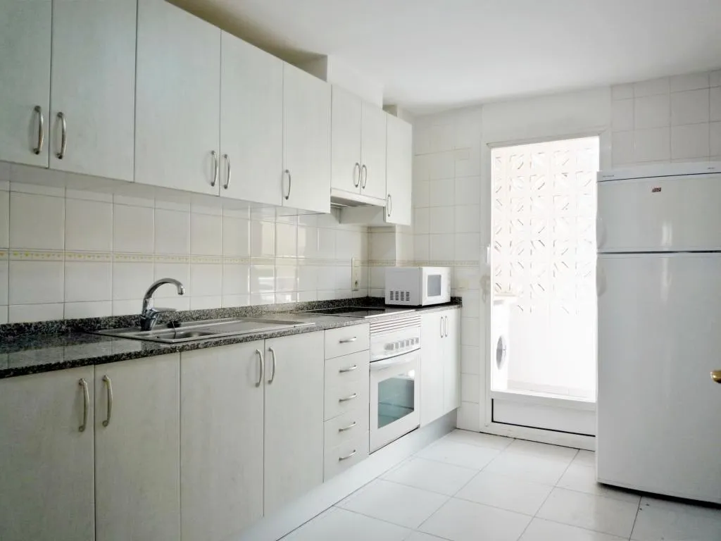 APARTMENT CAPACITY 7 THREE BEDROOMS Room, Alondras, Valencia