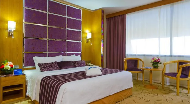 SINGLE ONE BEDROOM Room, Radisson Blu Resort, Sharjah, Dubai