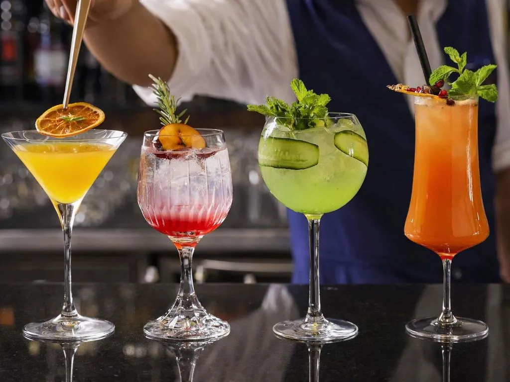 Bar, Queen Elizabeth 2, Dubai