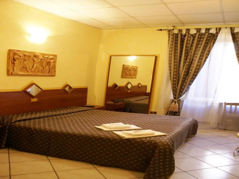 Room, Hotel Farini, Rome