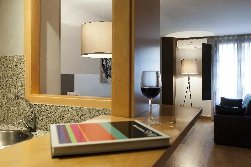 Room, MH Apartments Opera Rambla, Barcelona