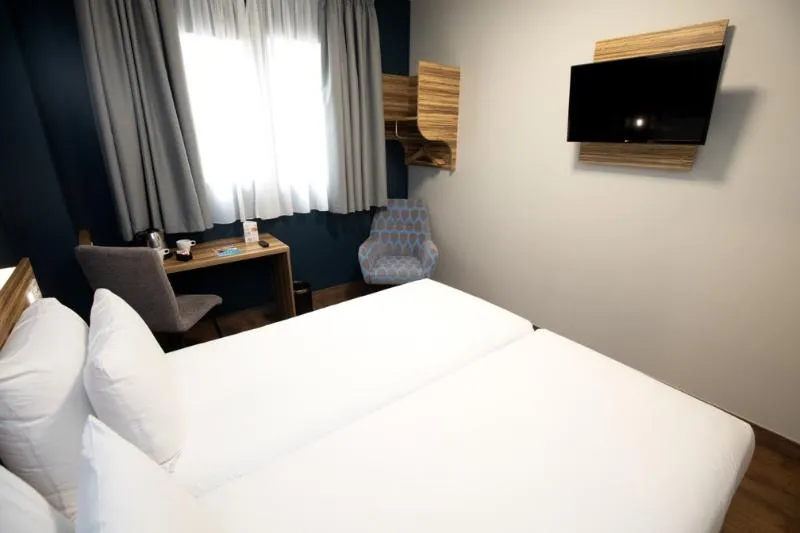 TWIN CAPACITY 2 Room, Travelodge Madrid Metropolitano, Madrid