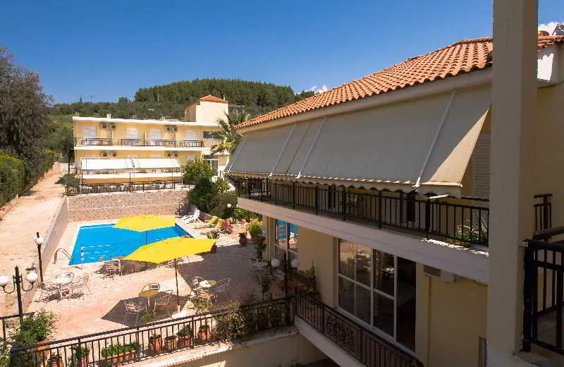 Pool, Athina, Kalamata