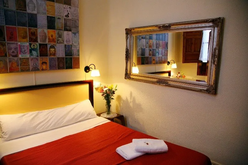Room, Nuevo Suizo, Seville