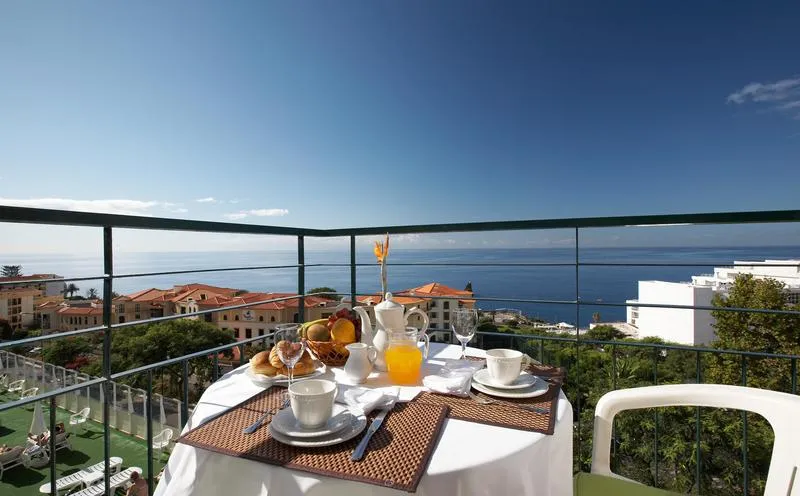 FAMILY ROOM CAPACITY 4 Room, Florasol Residence Hotel, Madeira