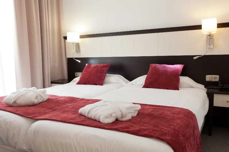 Room, Los Geranios, Majorca