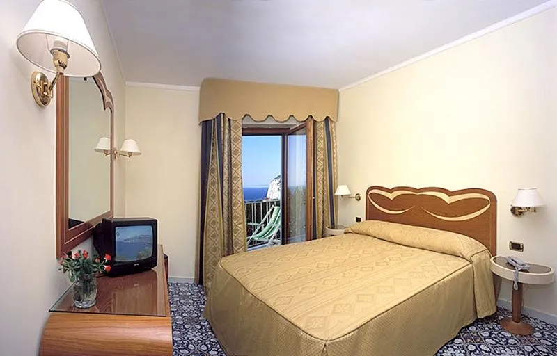 Room, Albatros, Naples