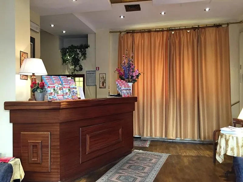 General view, Ascot, Florence