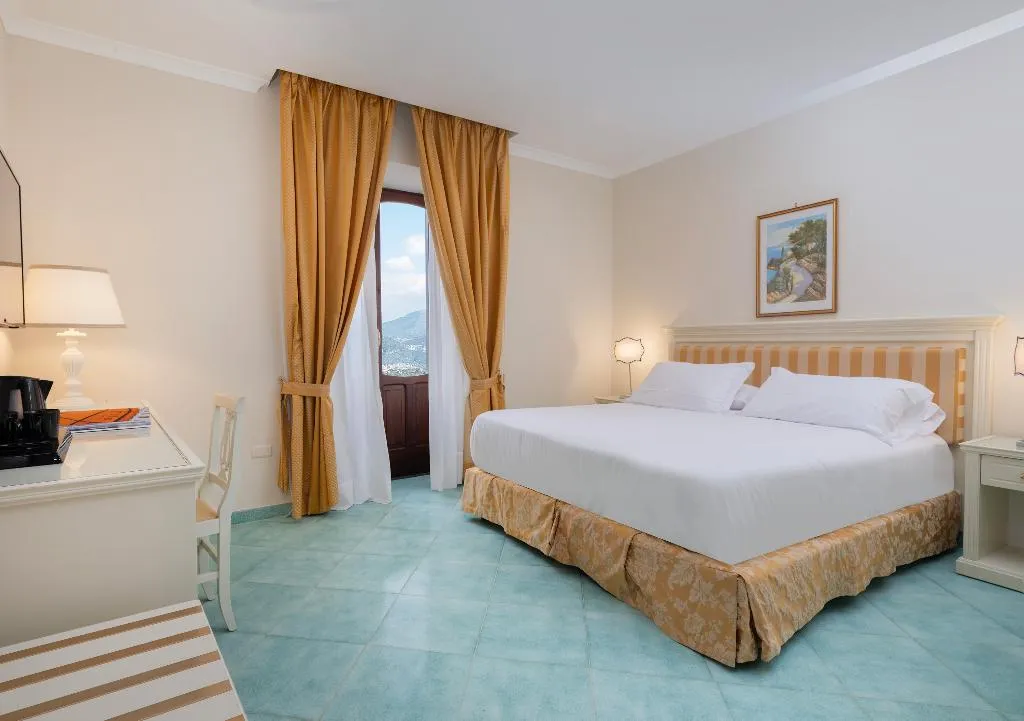 Double or Twin DELUXE SEA VIEW WITH BALCONY Room, Hotel Jaccarino, Naples