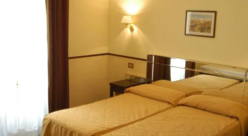 QUADRUPLE STANDARD Room, Garda, Rome