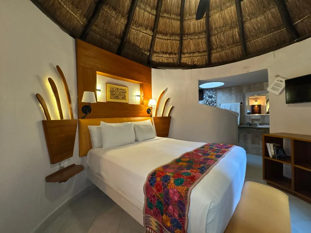 SUITE QUEEN SIZE BED Room, Cocos Cabañas, Cancun Area
