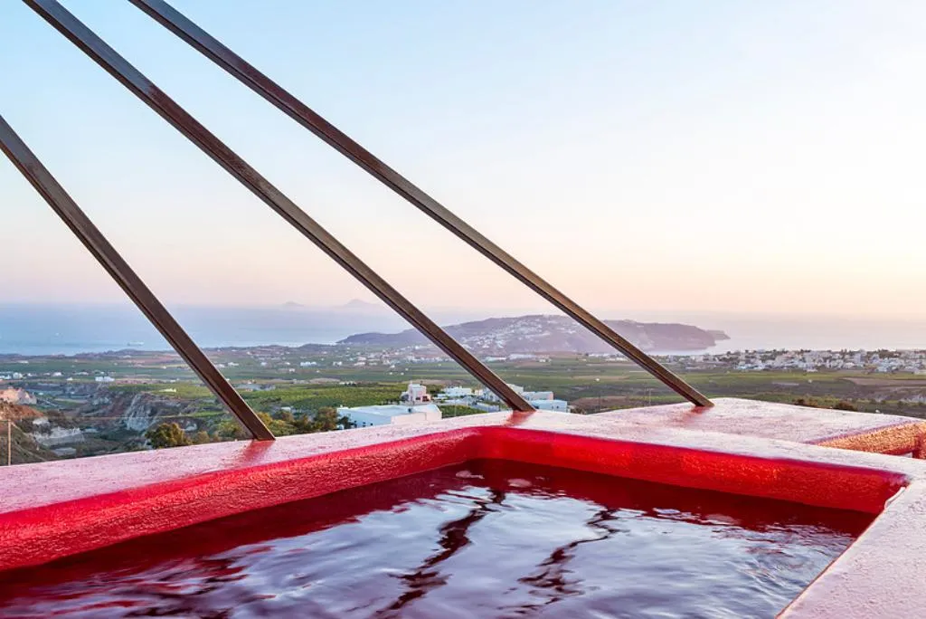 SUITE WITH JACUZZI Room, Art Hotel, Santorini