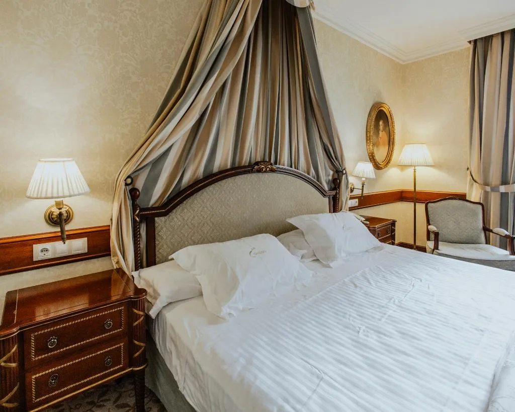 DOUBLE STANDARD Room, Candido, Madrid