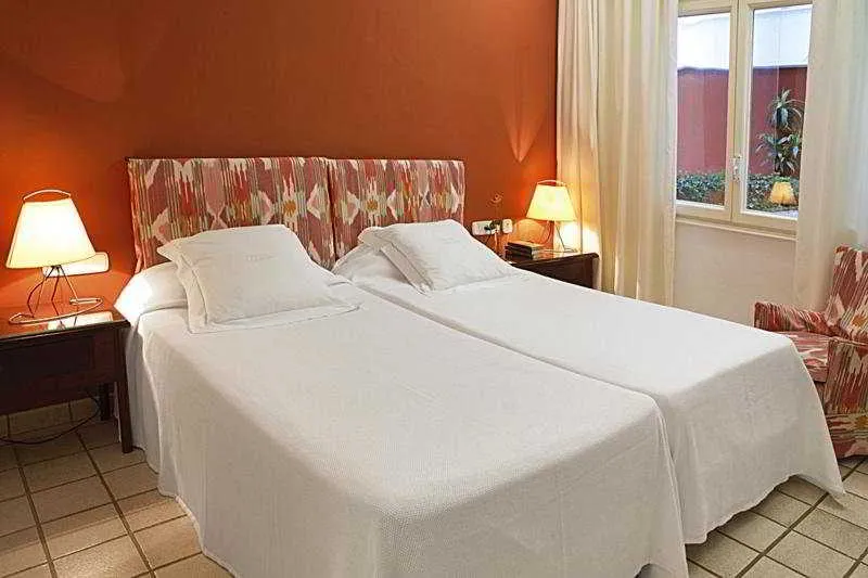 Room, Llevant, Costa Brava