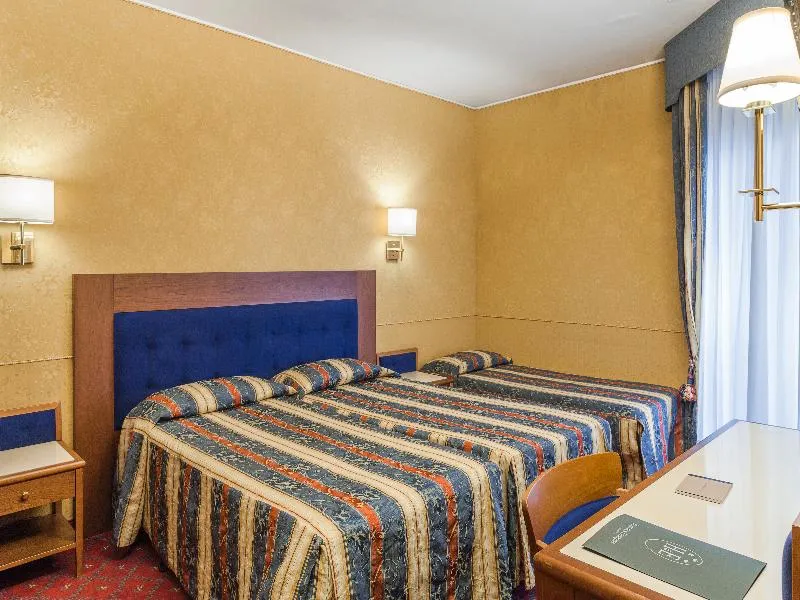 Room, Hotel Des Etrangers, Milan