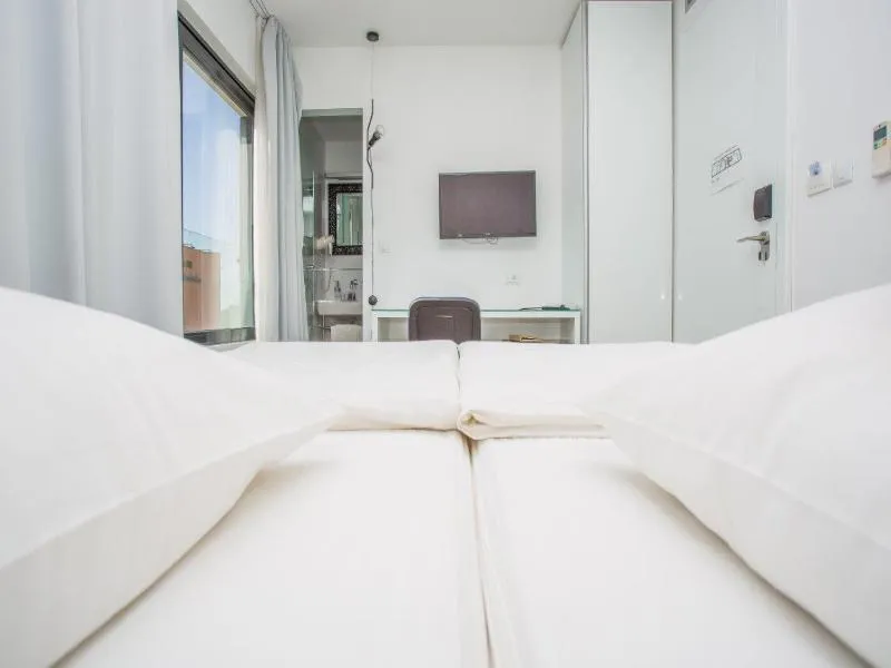 Room, Jona Split Rooms, Split