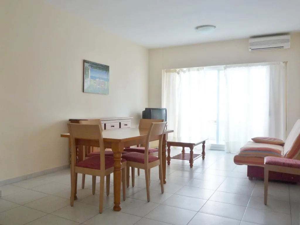 APARTMENT CAPACITY 7 THREE BEDROOMS Room, Alondras, Valencia