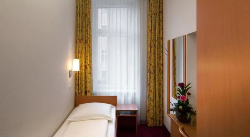 SINGLE STANDARD Room, Air in Berlin Hotel, Berlin