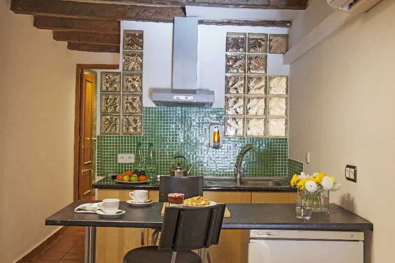STUDIO STANDARD Room, AinB Las Ramblas-Guardia Apartments, Barcelona
