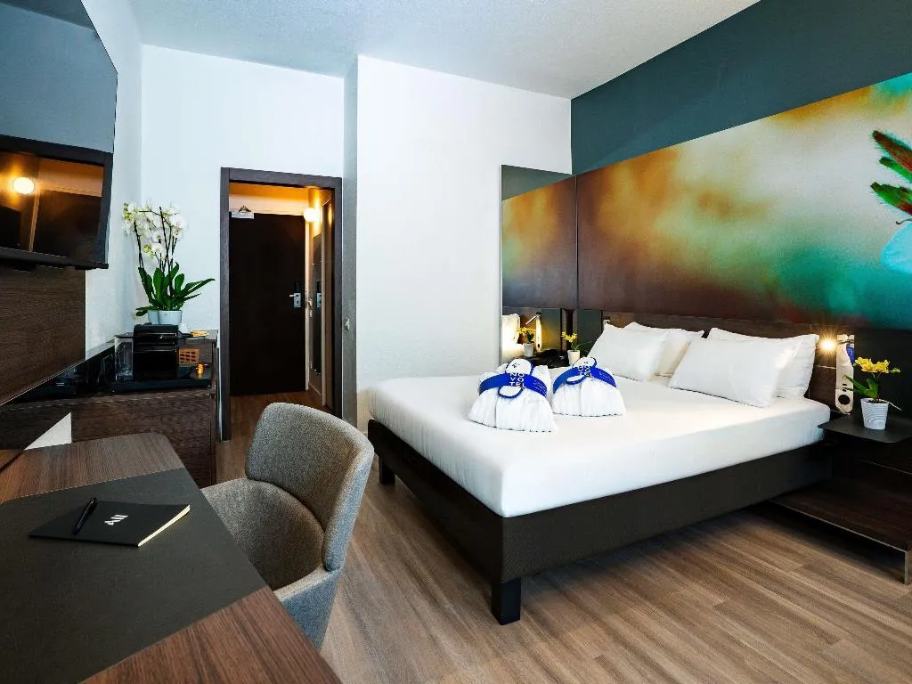 DOUBLE SUPERIOR Room, Novotel Milano Linate Airport, Milan