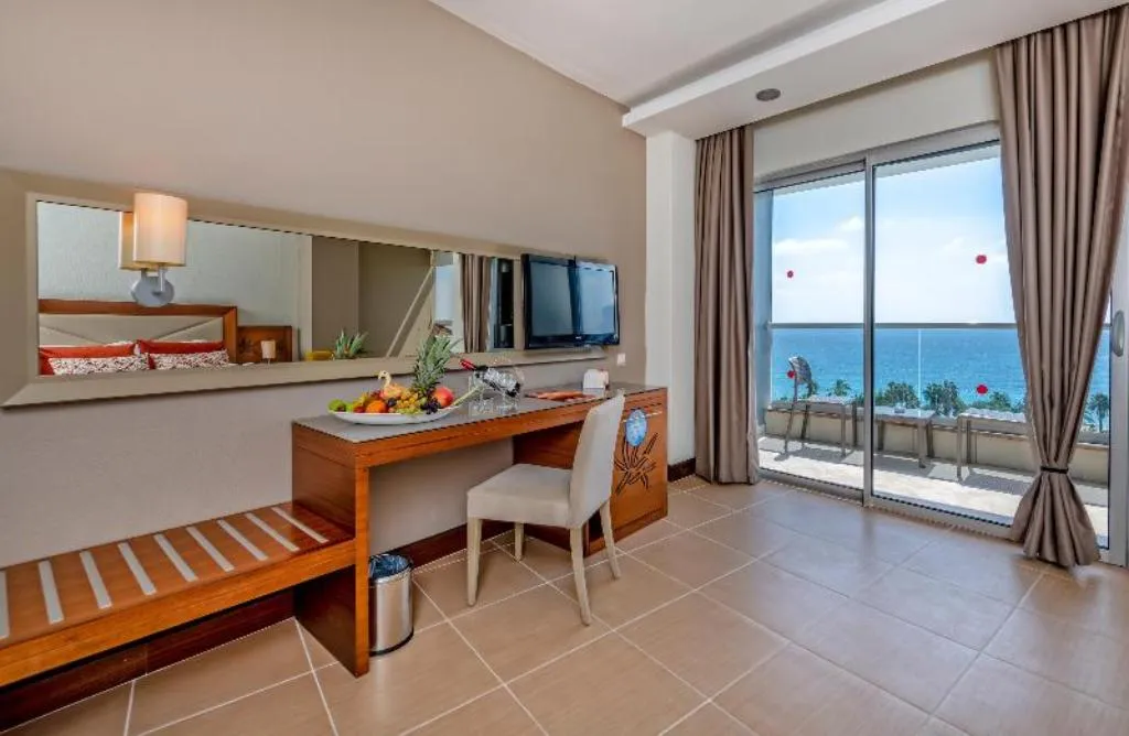 JUNIOR SUITE SEA VIEW Room, Kirman Leodikya Resort, Antalya