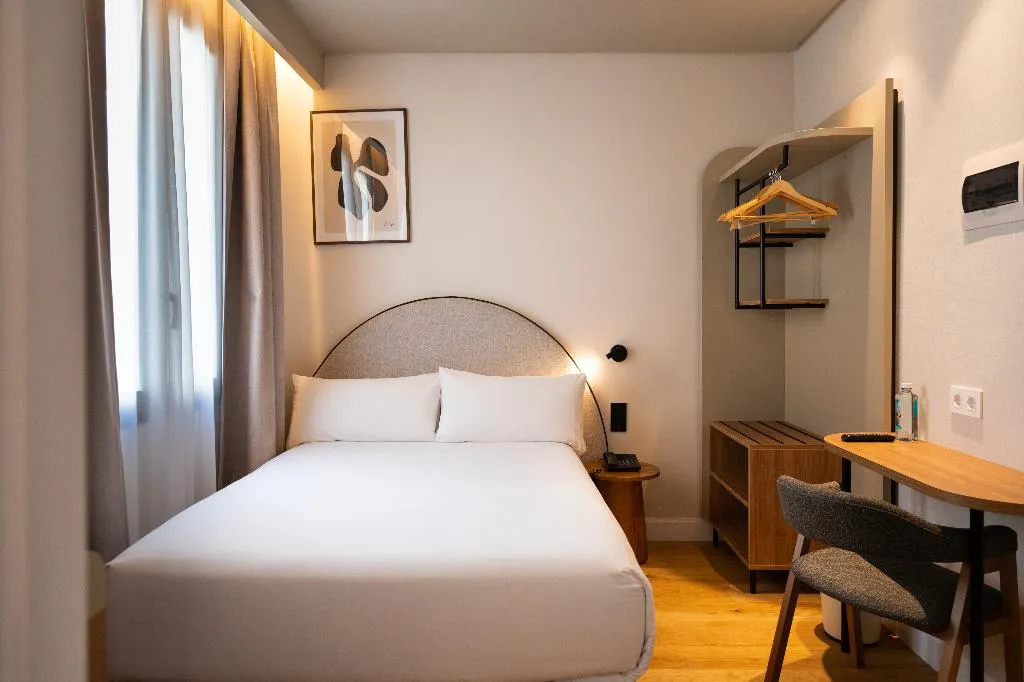DOUBLE SINGLE USE BASIC Room, Petit Palace Preciados, Madrid