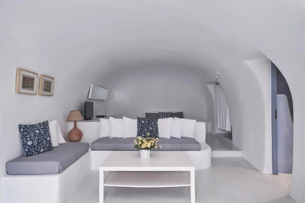SUITE WITH JACUZZI Room, Fava Eco Suites, Santorini