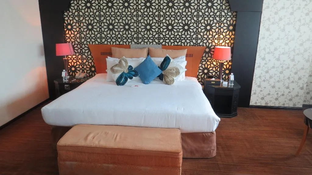 Double or Twin EXECUTIVE Room, The Park Hotel Ex Al Jawhara Gardens, Dubai