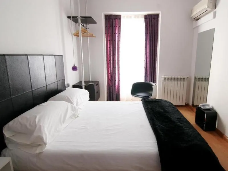 General view, Hostal Santo Domingo, Madrid