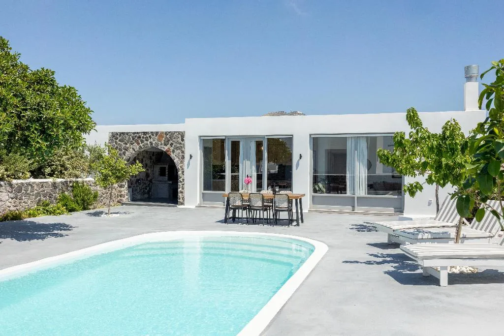 APARTMENT TWO BEDROOMS WITH PRIVATE POOL Room, Thermes Luxury Villas by Mr and Mrs White, Santorini
