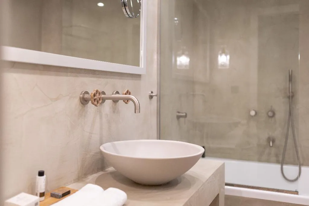 JUNIOR SUITE DELUXE ONE BED Room, Alistos Hotel, Athens