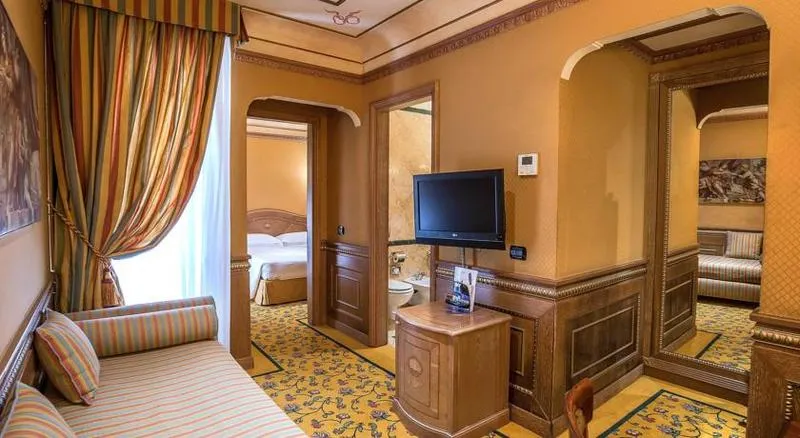 Double or Twin DELUXE Room, River Palace Hotel, Rome