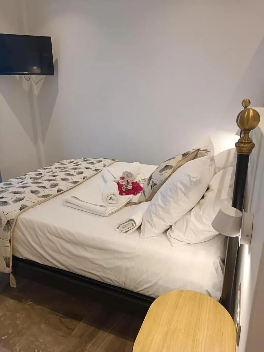 Room, Ifestia, Santorini