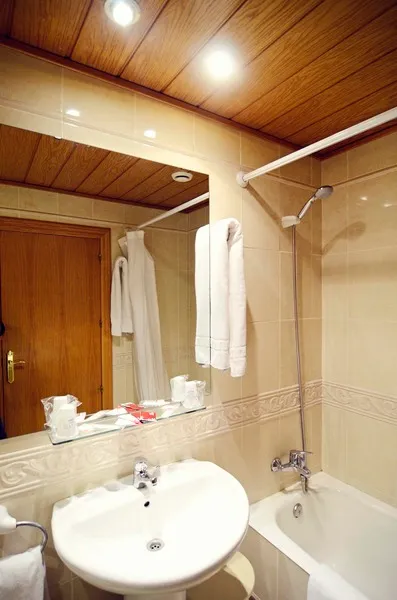 SINGLE STANDARD Room, Louty Simba, Valencia