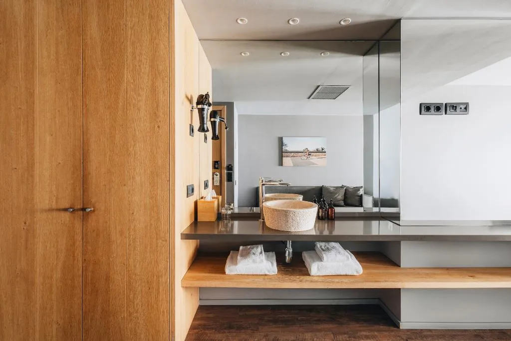 JUNIOR SUITE WITH DOUBLE BED Room, Uma House by Yurbban Trafalgar, Barcelona
