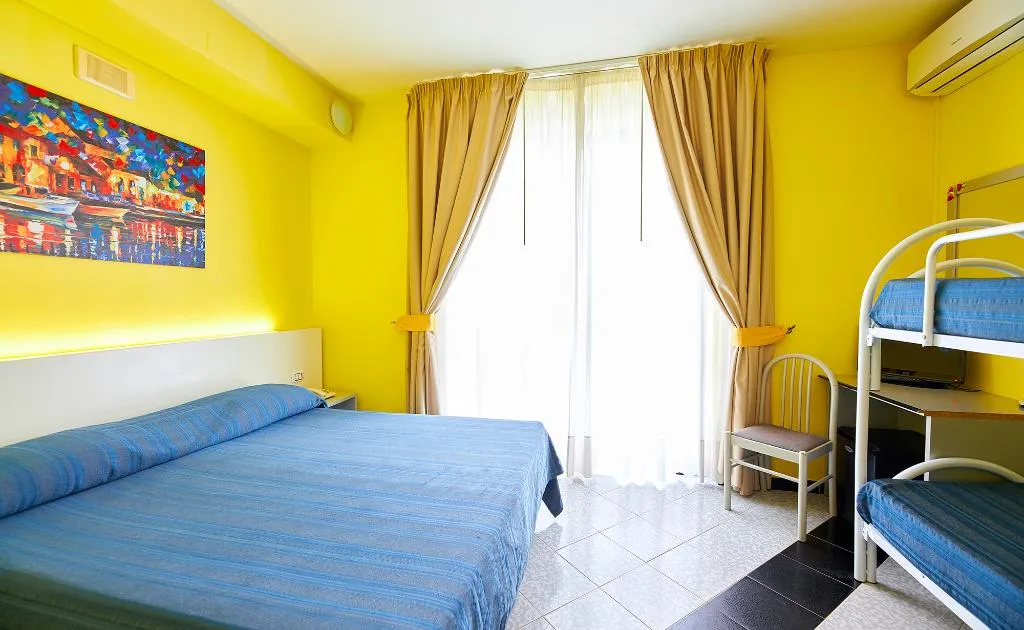 QUADRUPLE STANDARD Room, Clorinda, Naples