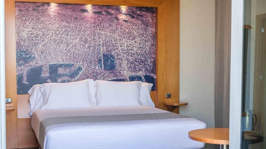 Room, Abba Sants, Barcelona