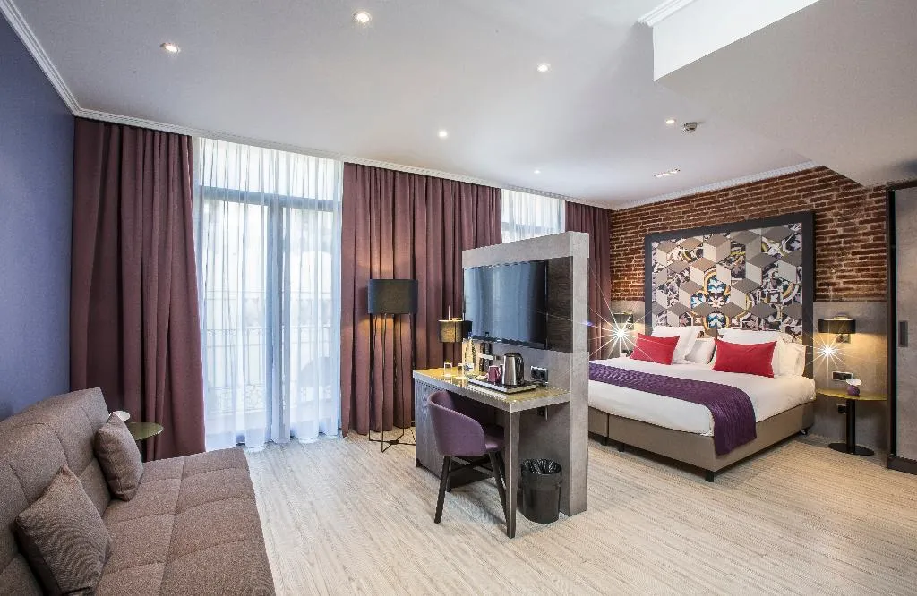 Double or Twin DELUXE Room, Leonardo Hotel Las Ramblas, Barcelona