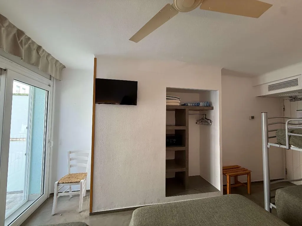 FAMILY ROOM WITH BALCONY Room, Hostal Rom, Costa Brava