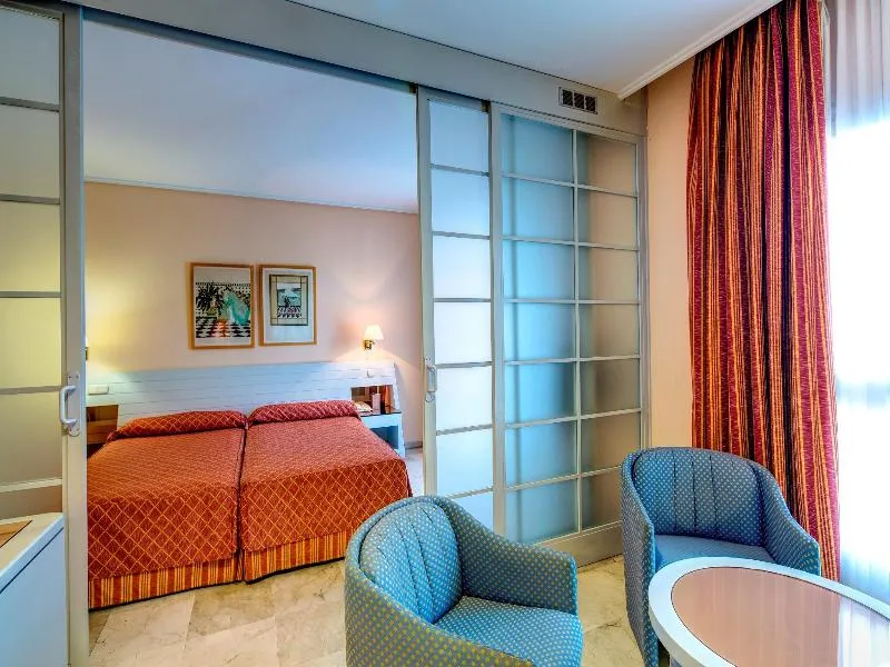 TRIPLE STANDARD Room, Ilunion Alcora Sevilla, Seville