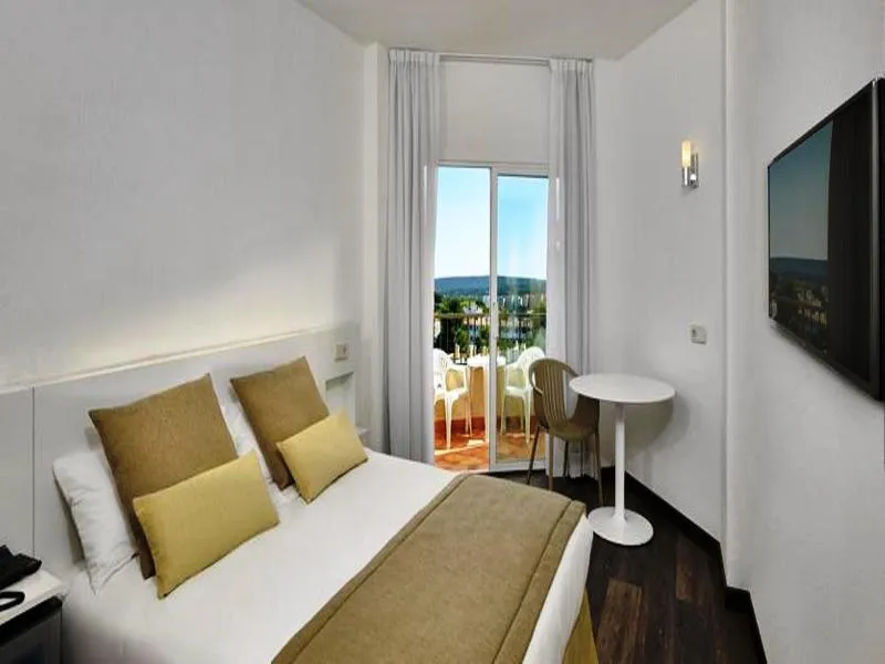 Room, Sol Palmanova-Mirlos Tordos, Majorca