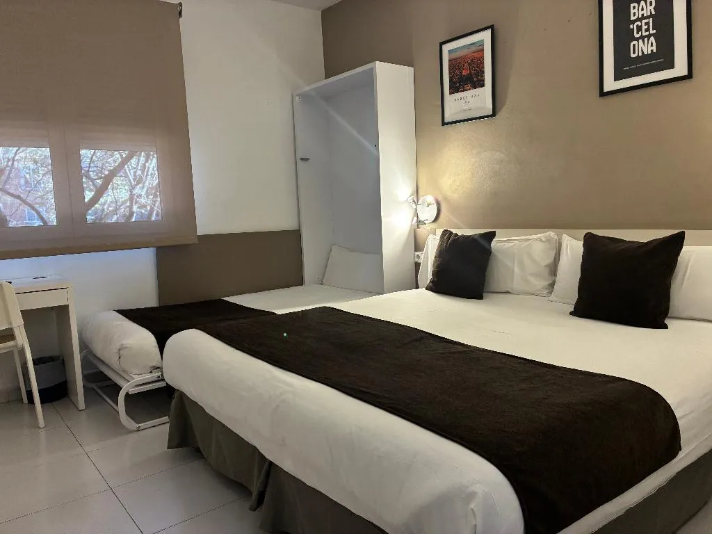 DOUBLE CAPACITY 1 Room, Hotel Travessera, Barcelona