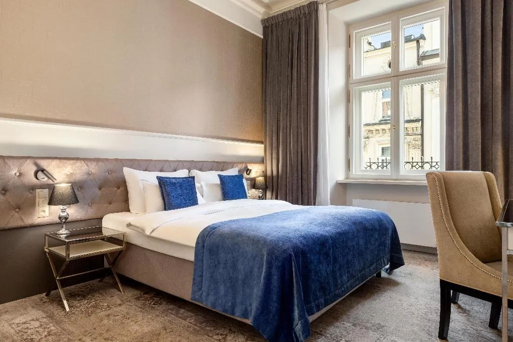 JUNIOR SUITE STANDARD Room, Wyndham Grand Krakow Old Town, Krakow